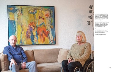 Schilderij Ans Bakker - van der Pluijm met eigenaren op de bank